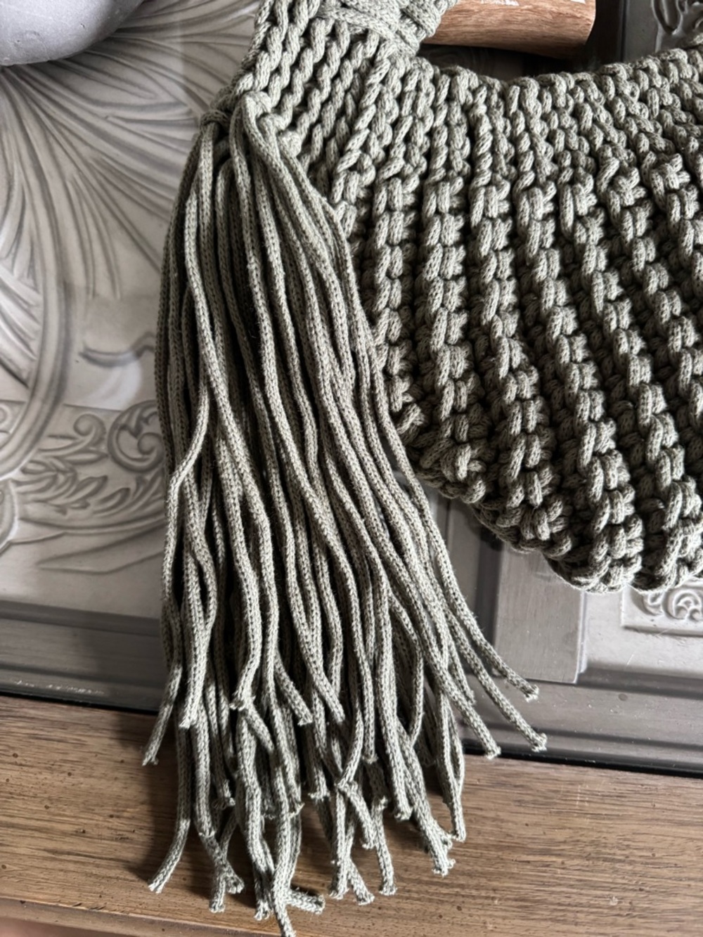 Bonito Bolso Handcrafted Crochet Fringe Shoulder Bag in Sage by Yvonne - Picture 4 of 7
